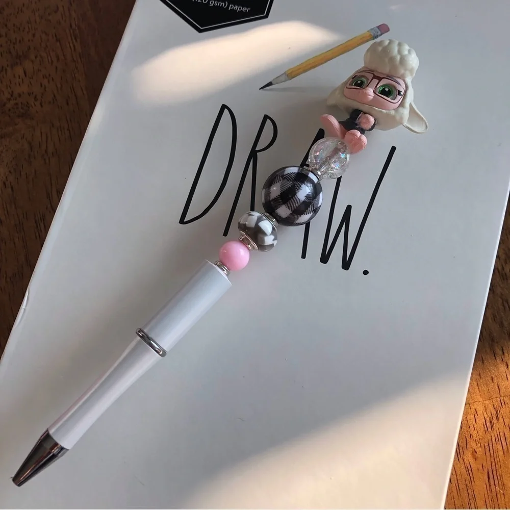 Disney Doorables: Zootopia: Bellwether handmade beaded pen